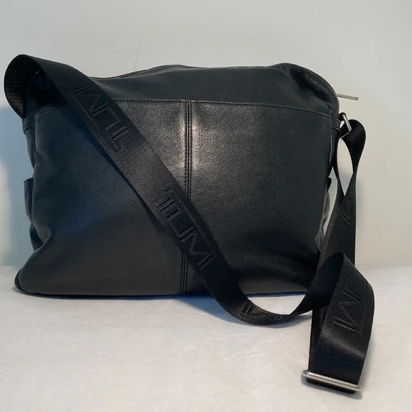 Tumi leather messenger tech lots of pockets - Picture 3 of 16